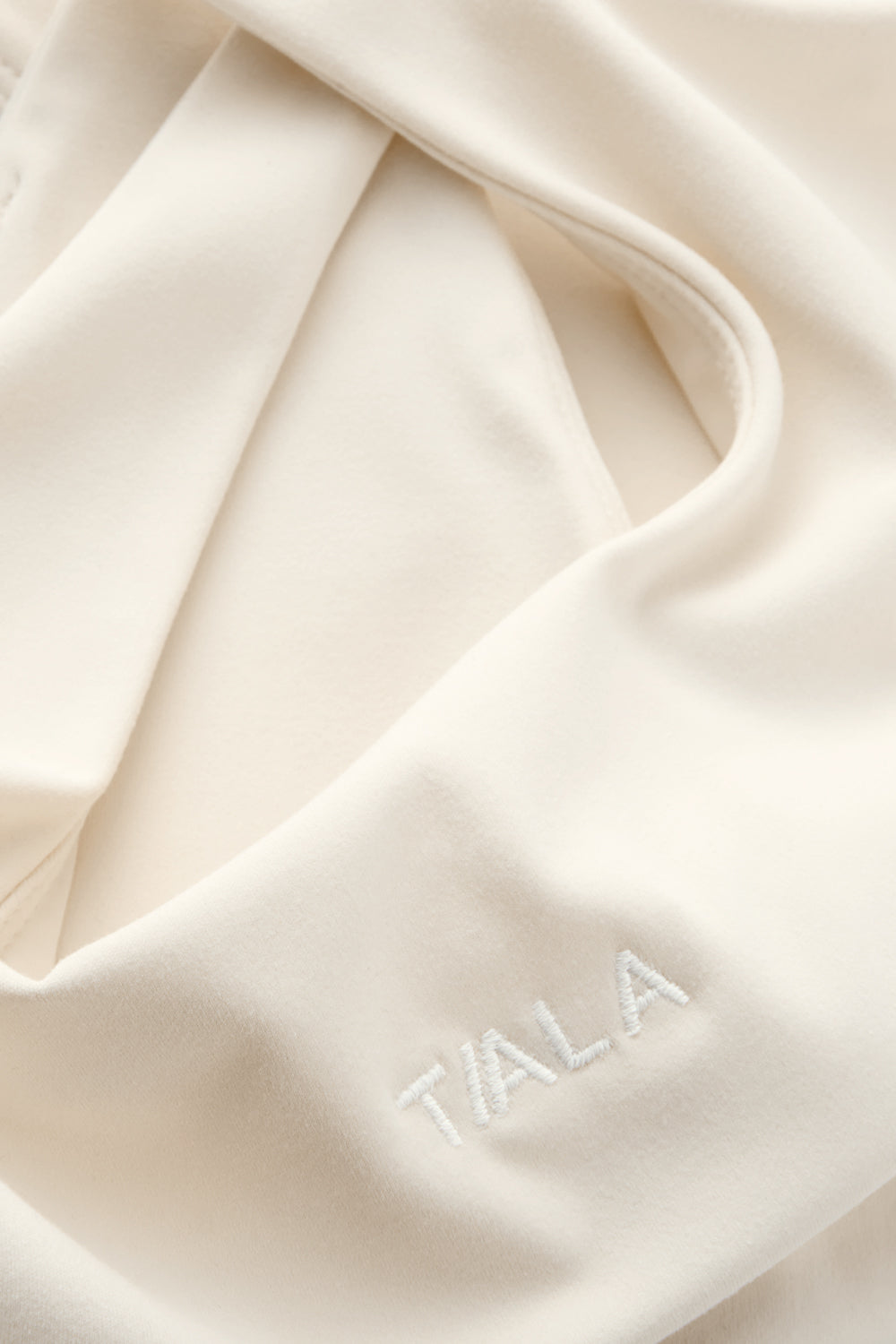 DayFlex Twist Front Sports Bra - Buttermilk