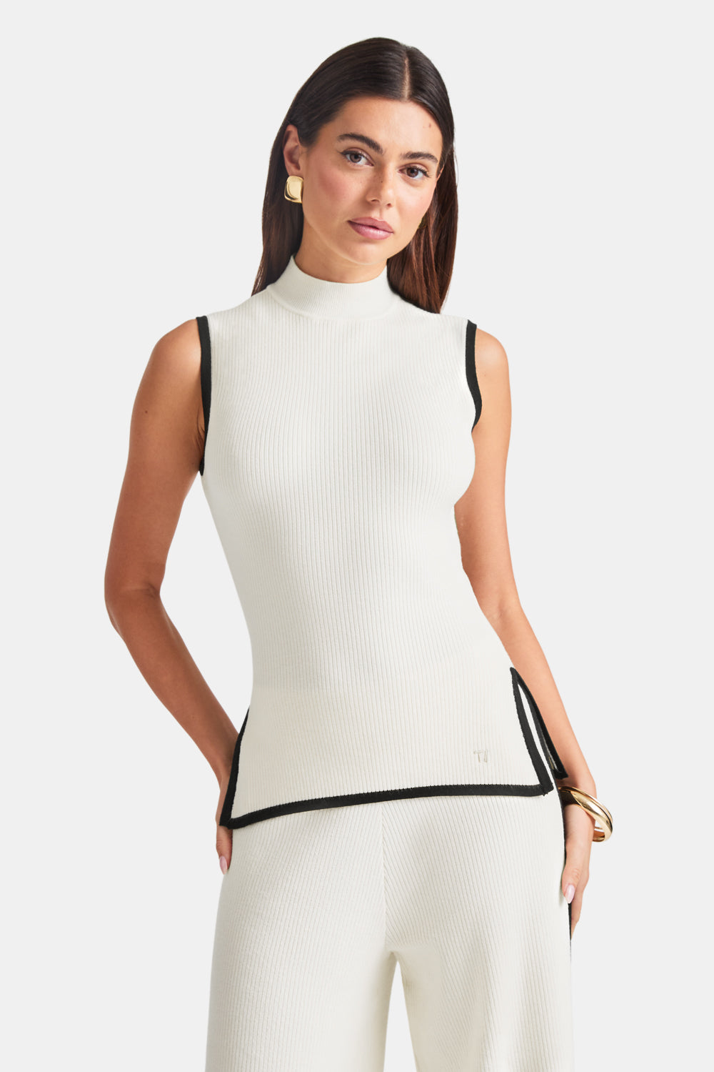 Sleeveless Mock Neck Ribbed Knit Tank - Buttermilk And Black