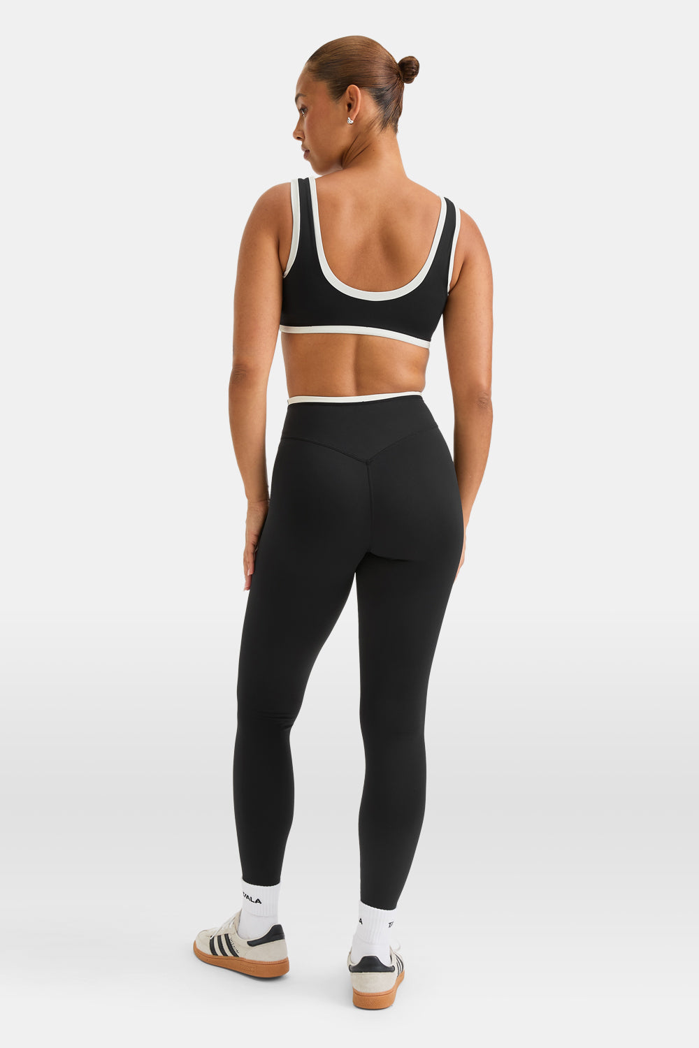 SkinLuxe Contrast Edge Sports Bra - Black / Ivory