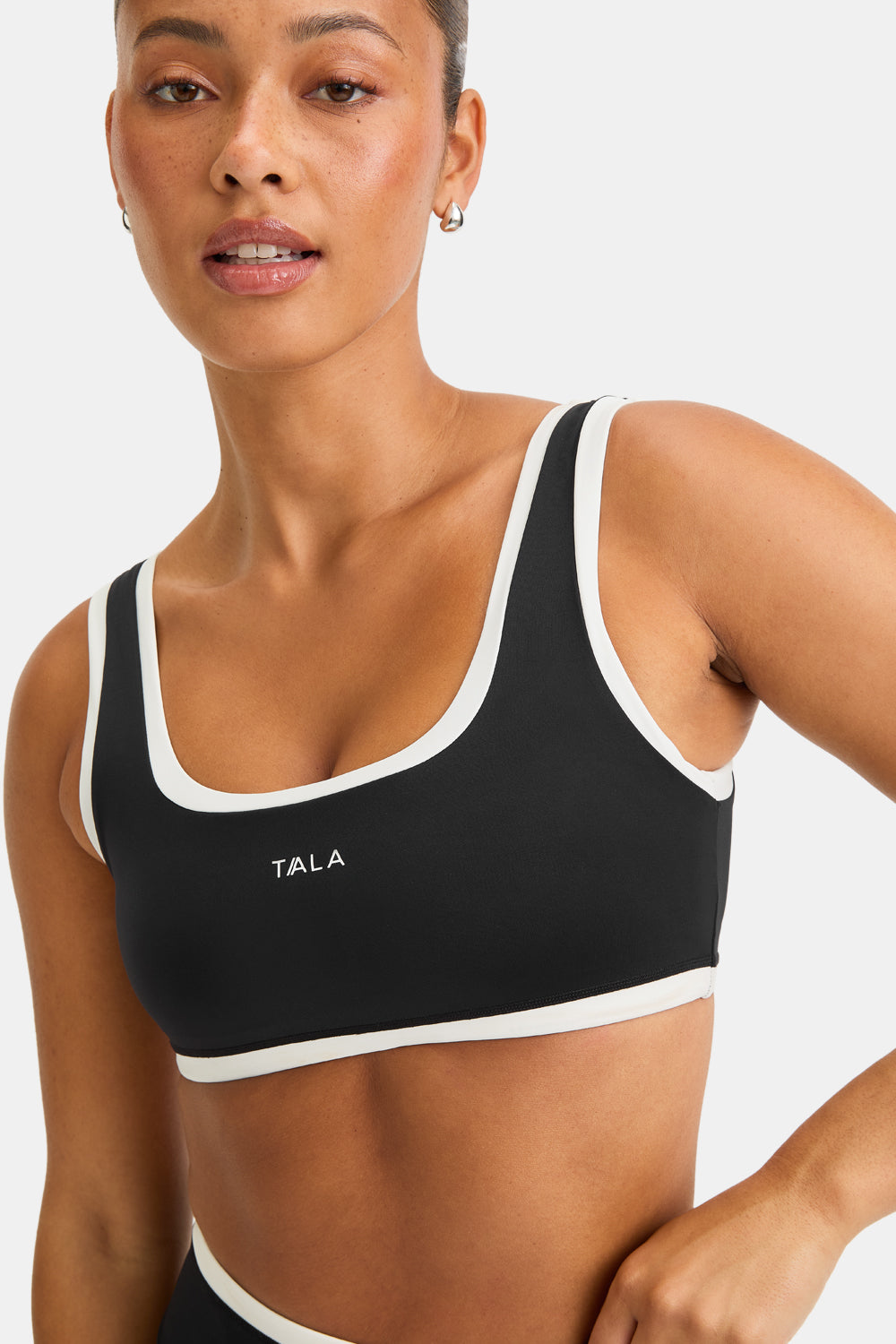 SkinLuxe Contrast Edge Sports Bra - Black / Ivory
