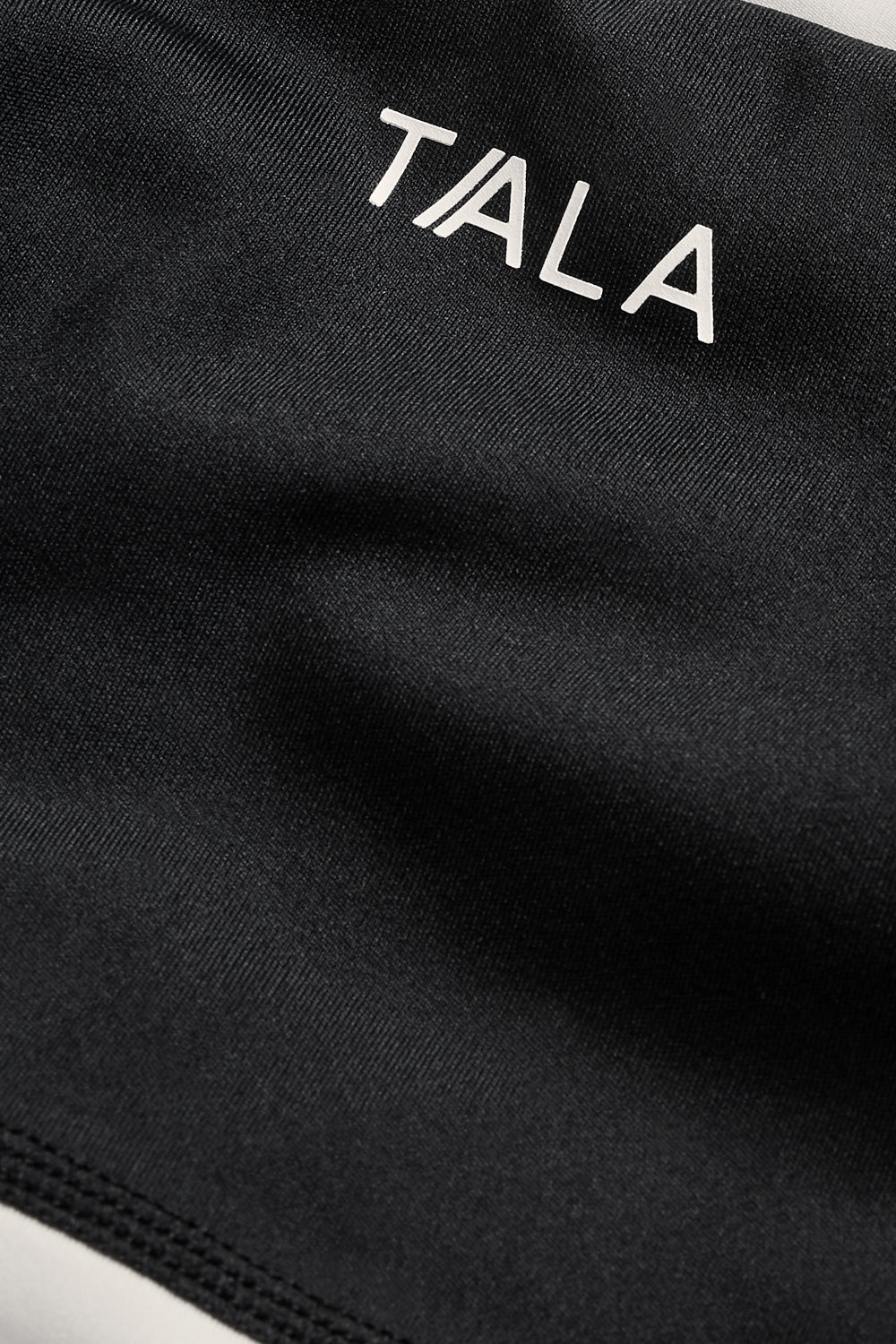 SkinLuxe Contrast Edge Sports Bra - Black / Ivory