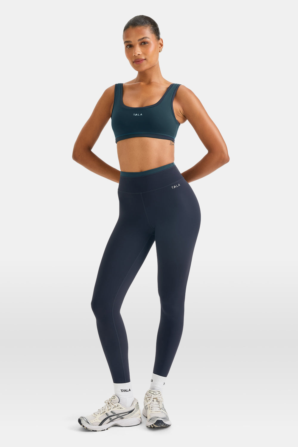 SkinLuxe Contrast Edge Sports Bra - Rich Teal / Midnight Navy