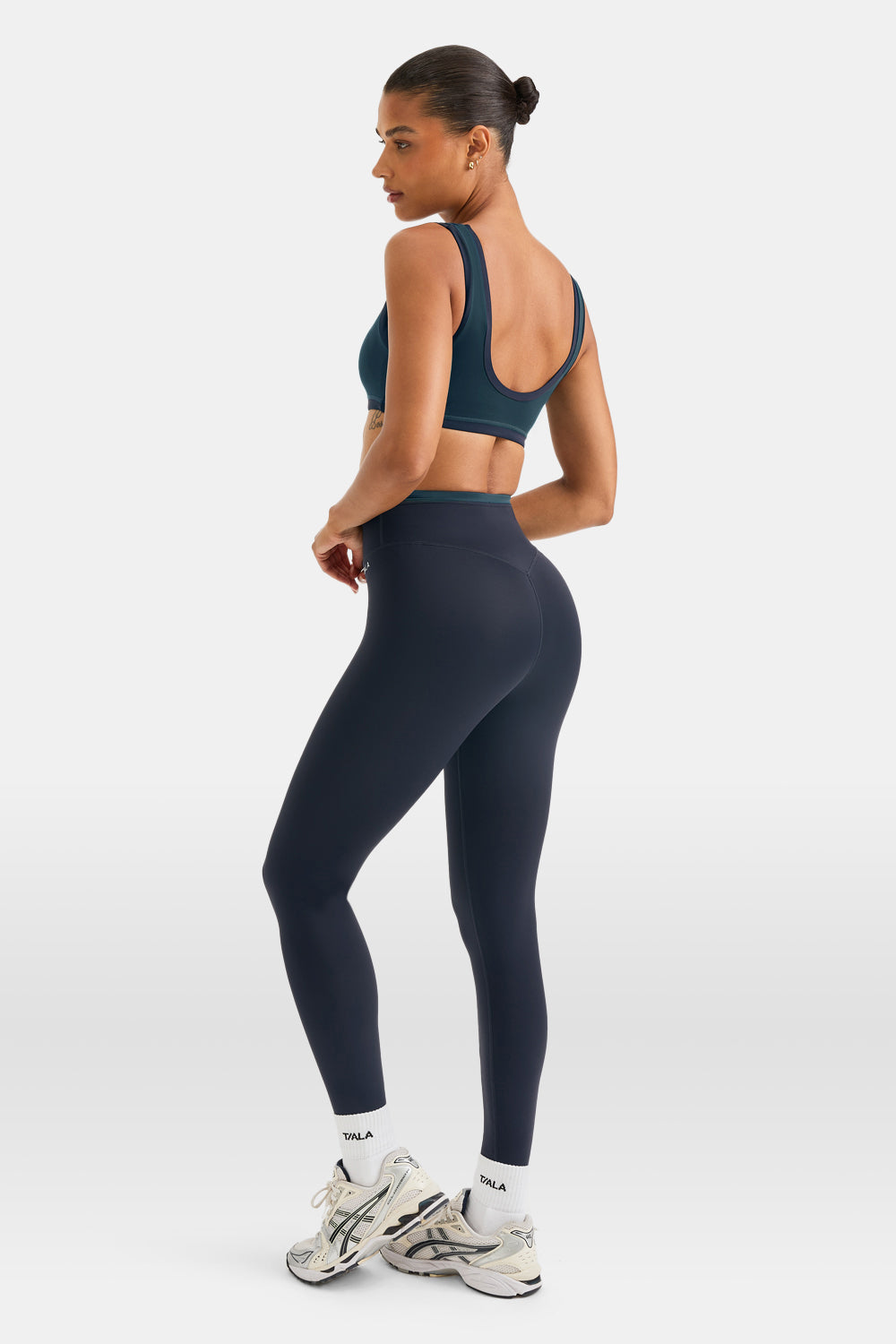 SkinLuxe Contrast Edge Sports Bra - Rich Teal / Midnight Navy