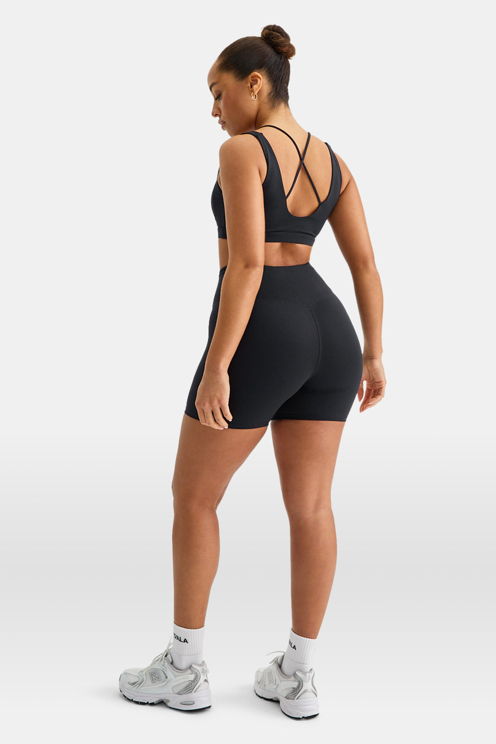 SkinLuxe Contour Scoop Back Sports Bra - Shadow Black