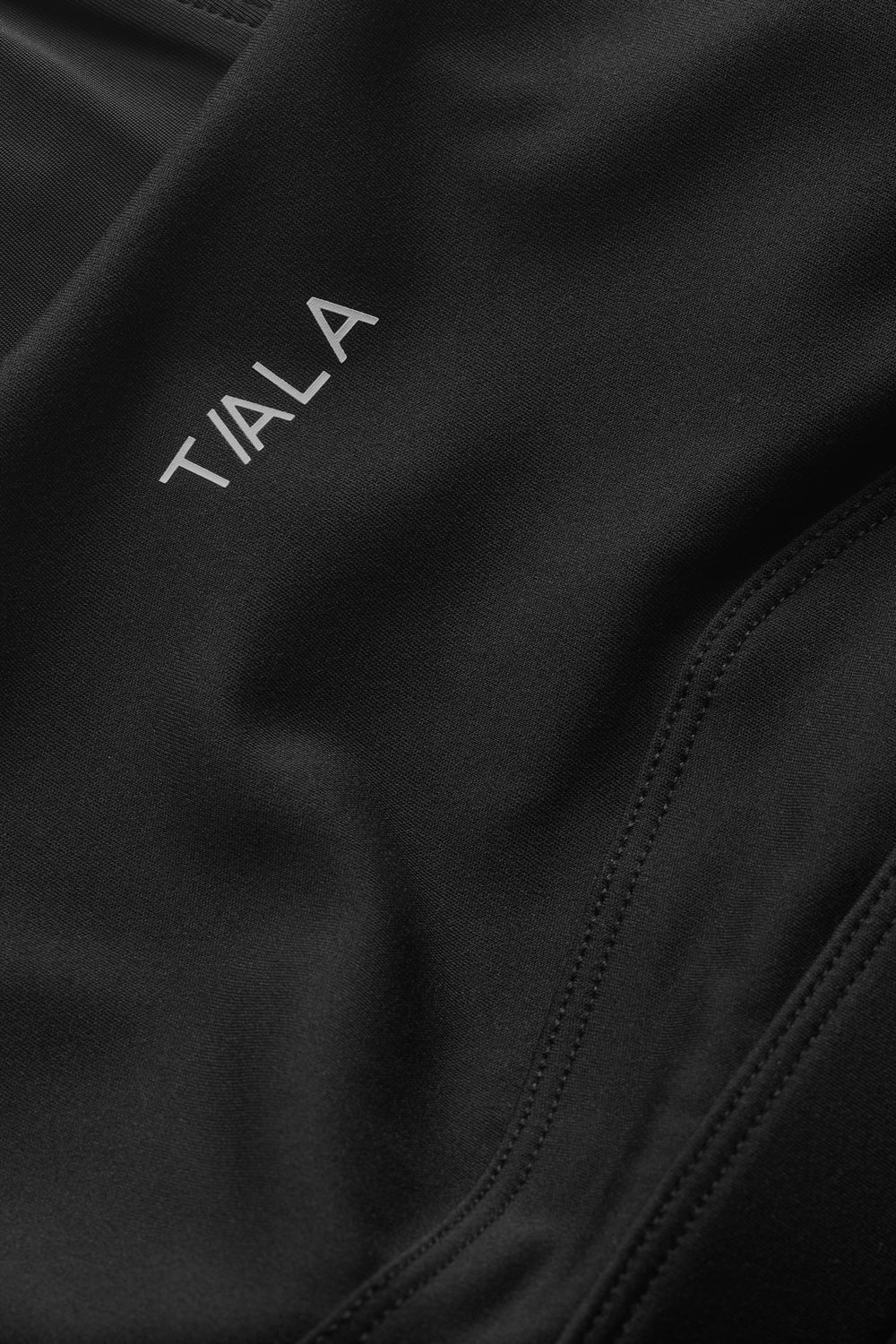 SkinLuxe Contour Scoop Back Sports Bra - Shadow Black