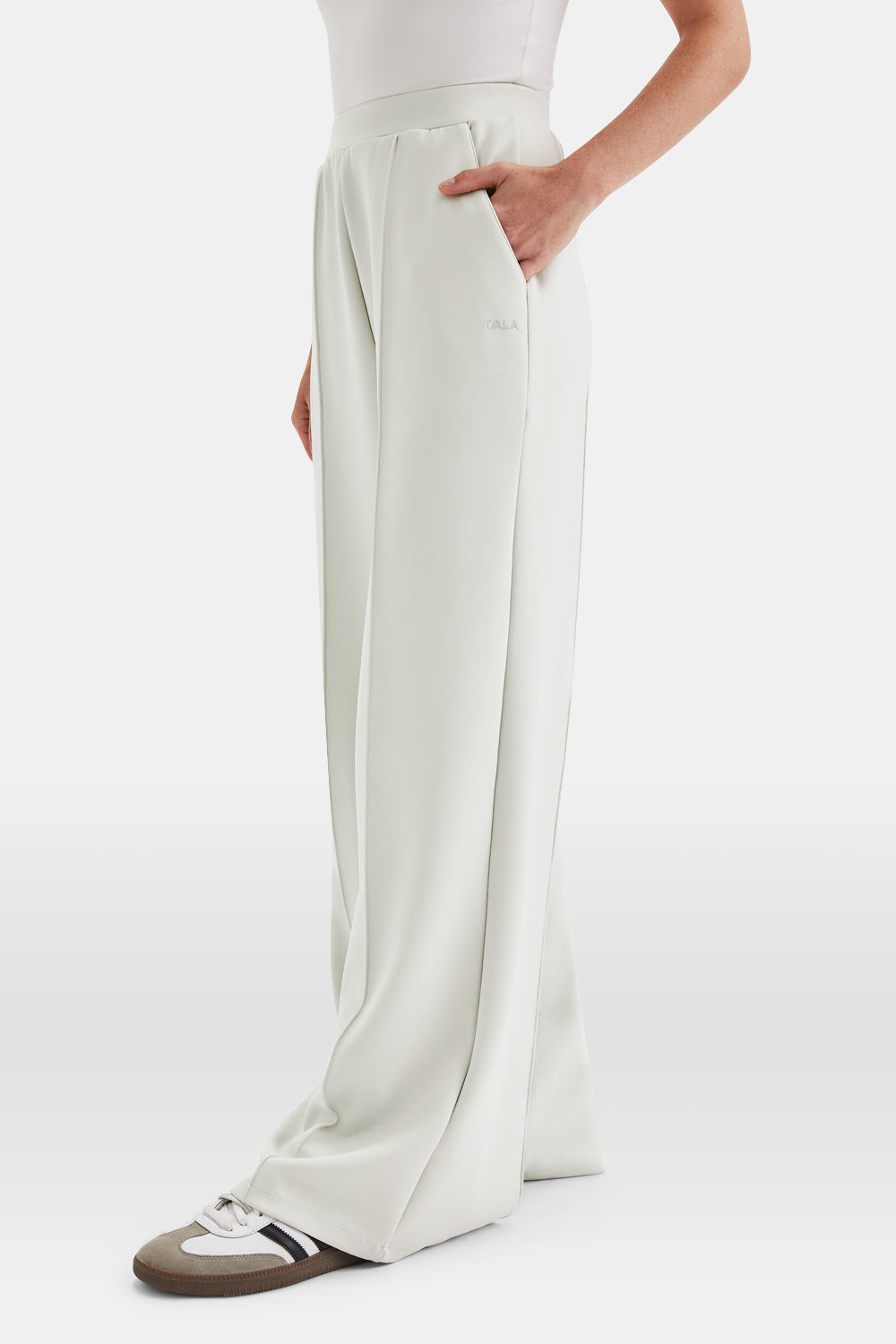 SoftSmart Wide Leg Jogger - Ecru