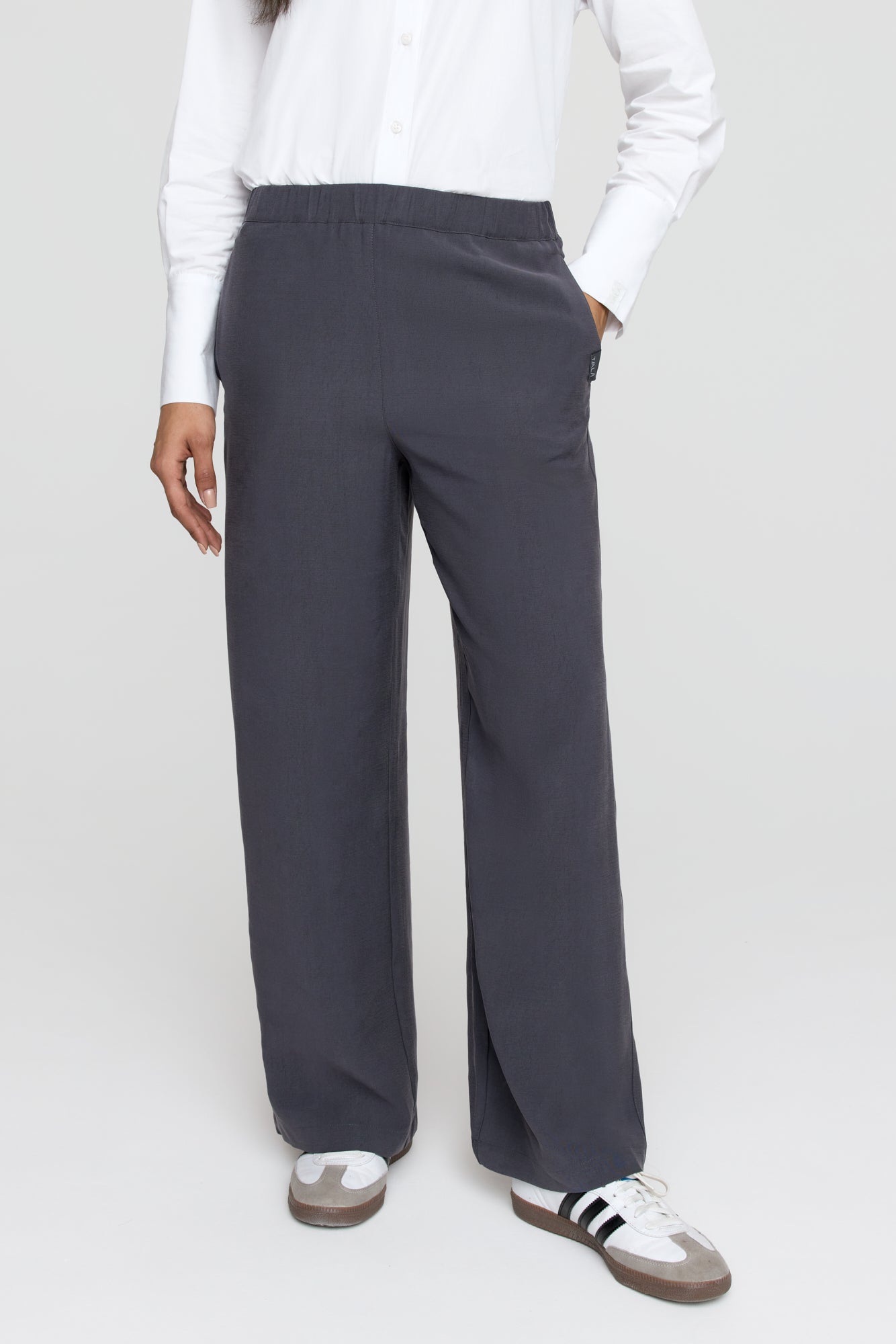 The Essential Soft Tailoring Wide Leg Trouser - Graphite